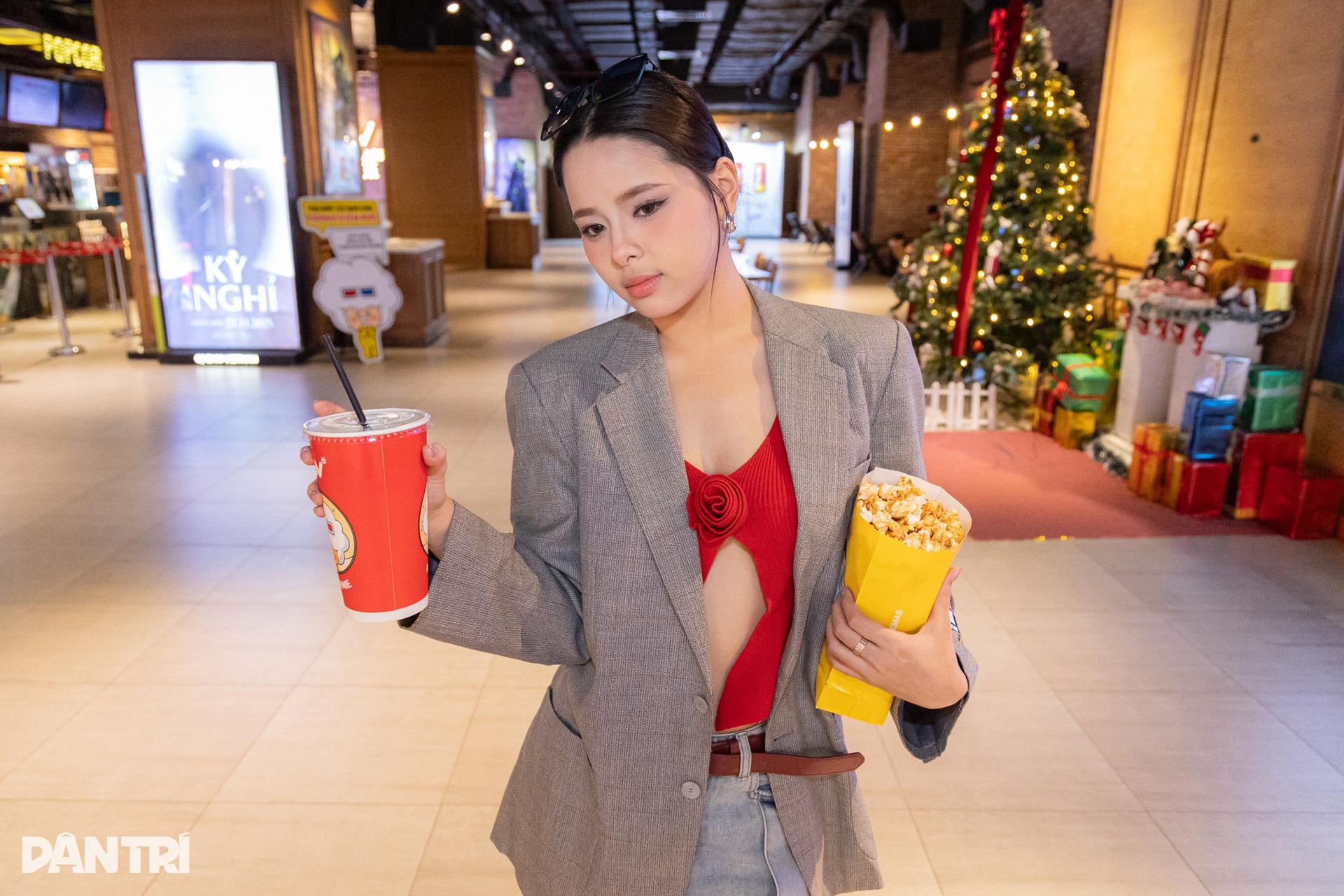 Hoa khôi phối áo blazer sành điệu khiến ai cũng phải ngoái nhìn - 6