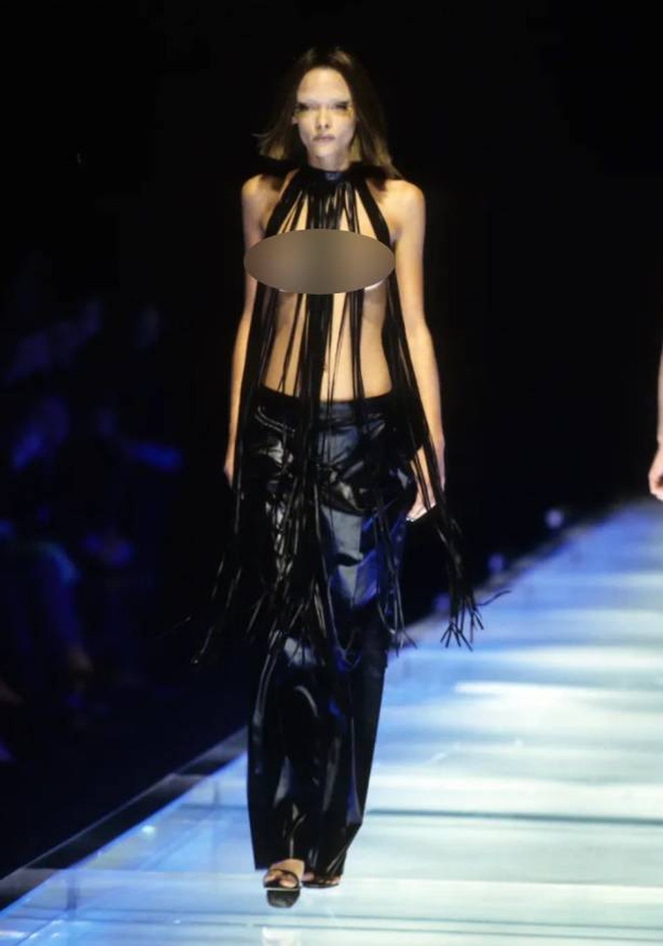 12 khoảnh khắc ngực trần gây chấn động sàn catwalk - 8 12 khoảnh khắc ngực trần gây chấn động sàn catwalk - 8