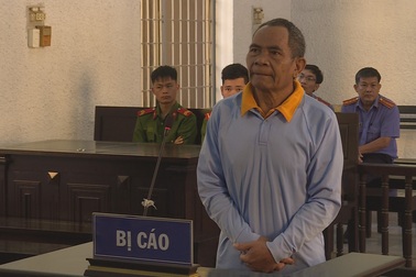 Bố dượng 60 tuổi hãm hiếp con riêng của vợ