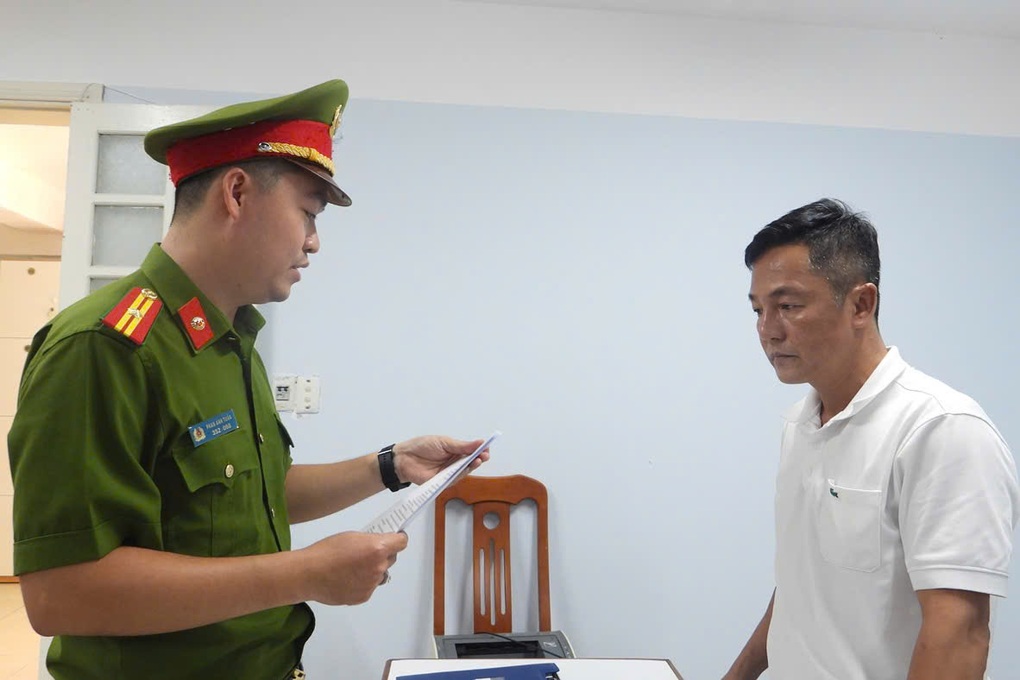 Chủ tịch Công ty Pha Lê thuê giang hồ chém cổ đông, thâu tóm mỏ cát - 1 Chủ tịch Công ty Pha Lê thuê giang hồ chém cổ đông, thâu tóm mỏ cát - 1