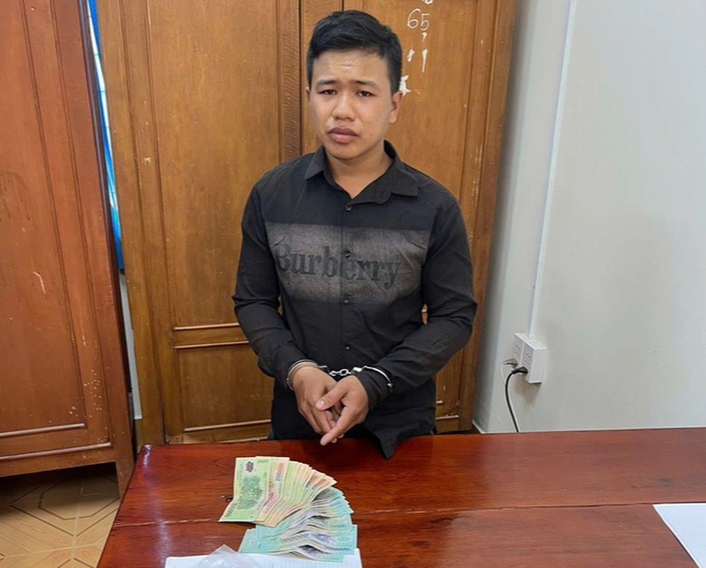 Bắt giữ nam thanh niên gây ra 3 vụ cướp giật - 1 Bắt giữ nam thanh niên gây ra 3 vụ cướp giật - 1