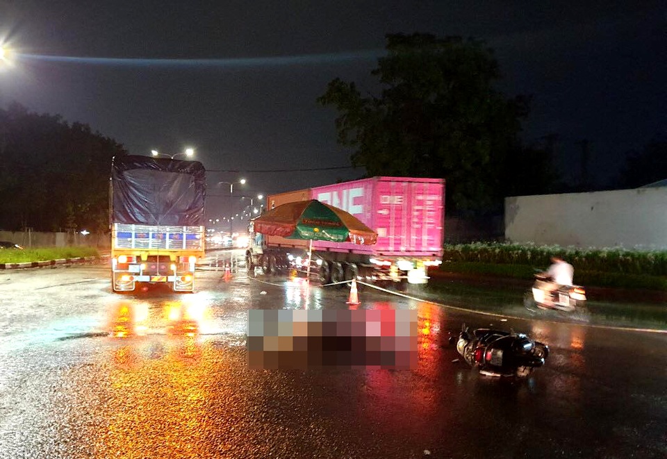 Thiếu niên bị xe tải cán tử vong khi lên chơi với mẹ dịp nghỉ hè - 1 Thiếu niên bị xe tải cán tử vong khi lên chơi với mẹ dịp nghỉ hè - 1