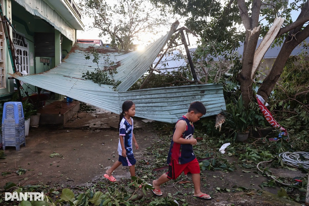 Hỗ trợ khẩn cấp 80 tỷ đồng cho 3 tỉnh khắc phục hậu quả bão số 13 - 1 Hỗ trợ khẩn cấp 80 tỷ đồng cho 3 tỉnh khắc phục hậu quả bão số 13 - 1