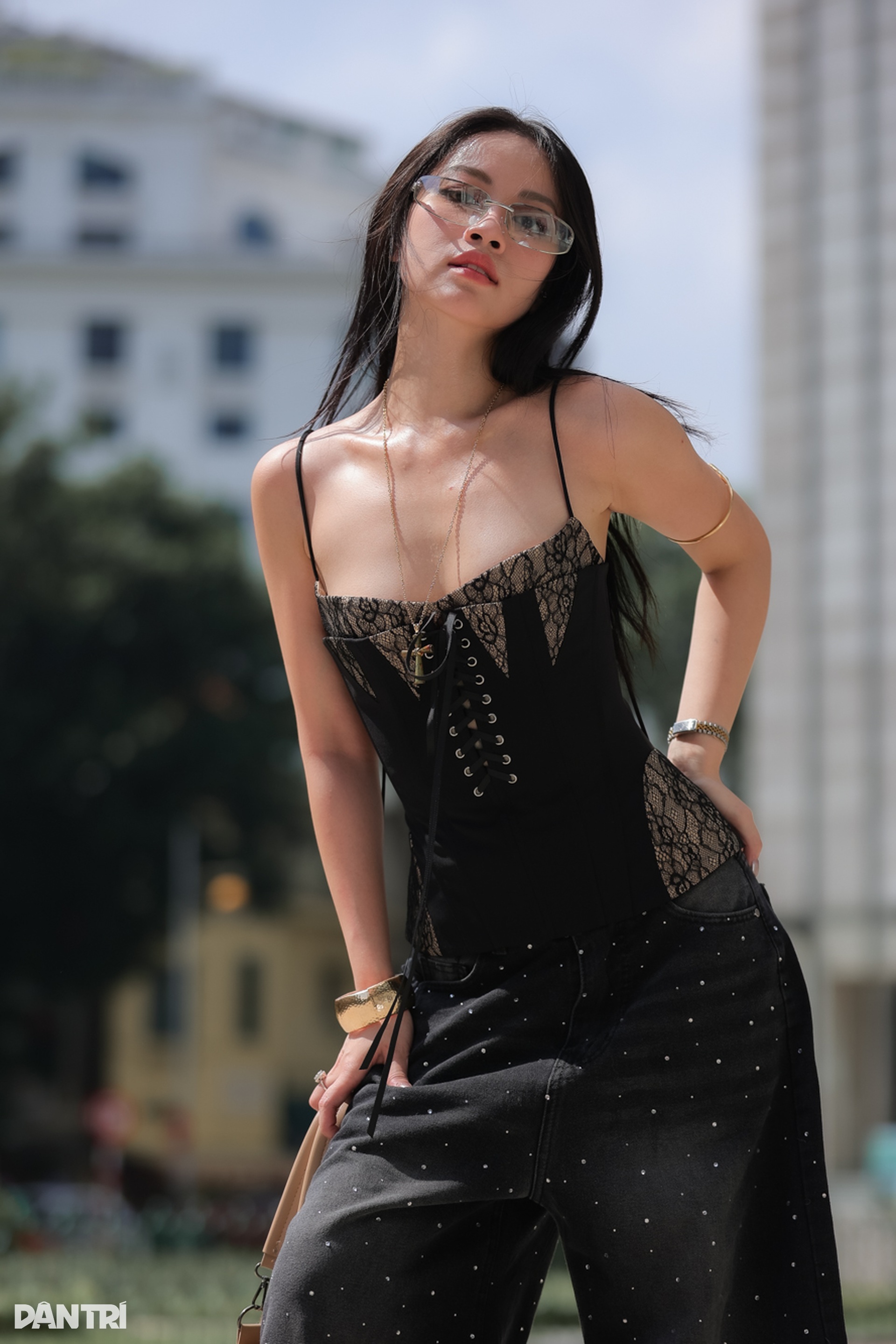 Cách phối áo corset gợi cảm, tôn dáng nhưng vẫn thanh lịch - 10