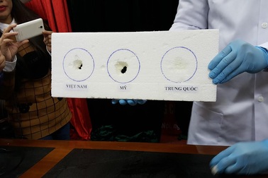 Cục An toàn thực phẩm: Hầu hết dầu cá đều gây ăn mòn xốp