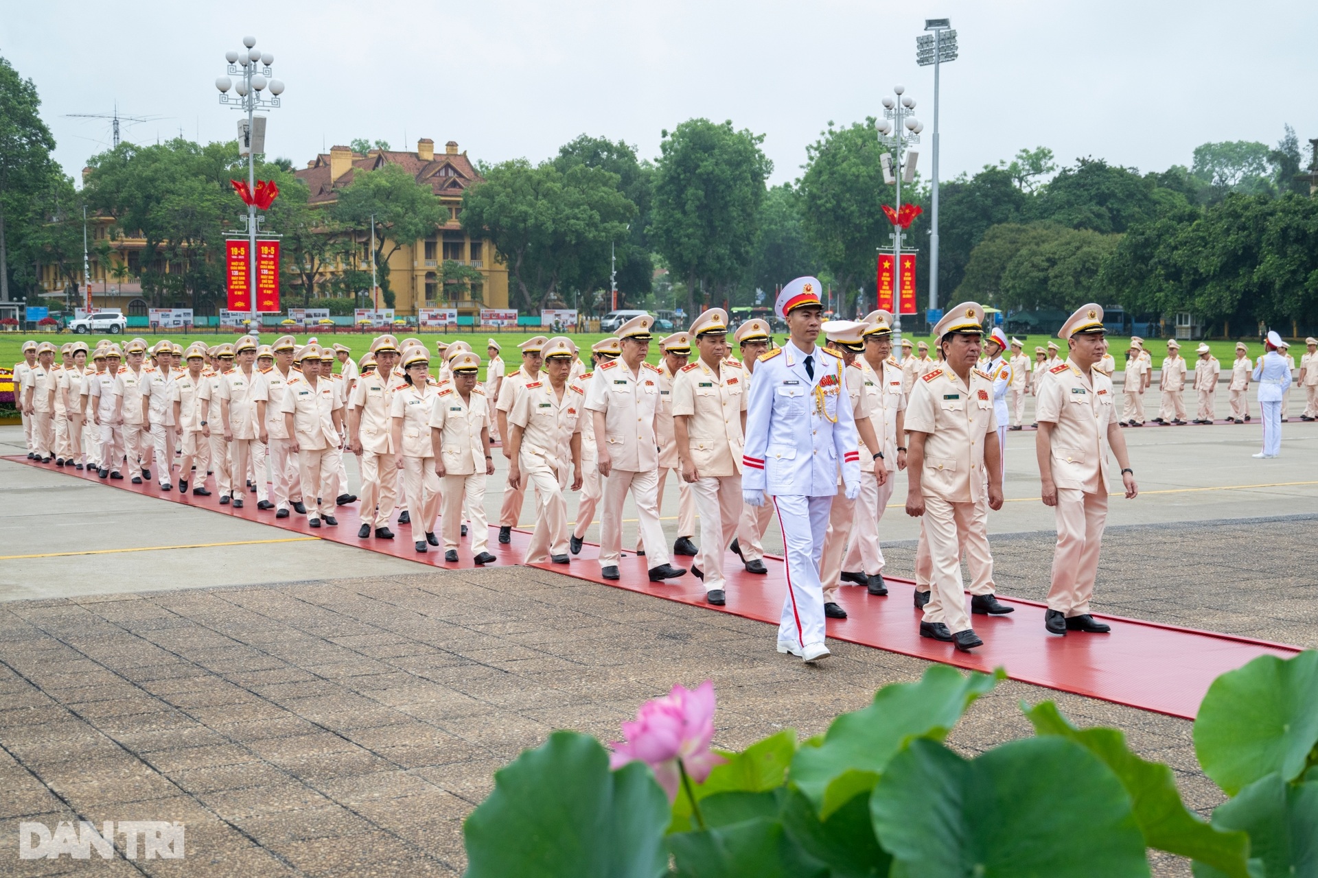 Sáng nay lãnh đạo Đảng, Nhà nước vào Lăng viếng Chủ tịch Hồ Chí Minh - 9 Sáng nay lãnh đạo Đảng, Nhà nước vào Lăng viếng Chủ tịch Hồ Chí Minh - 9
