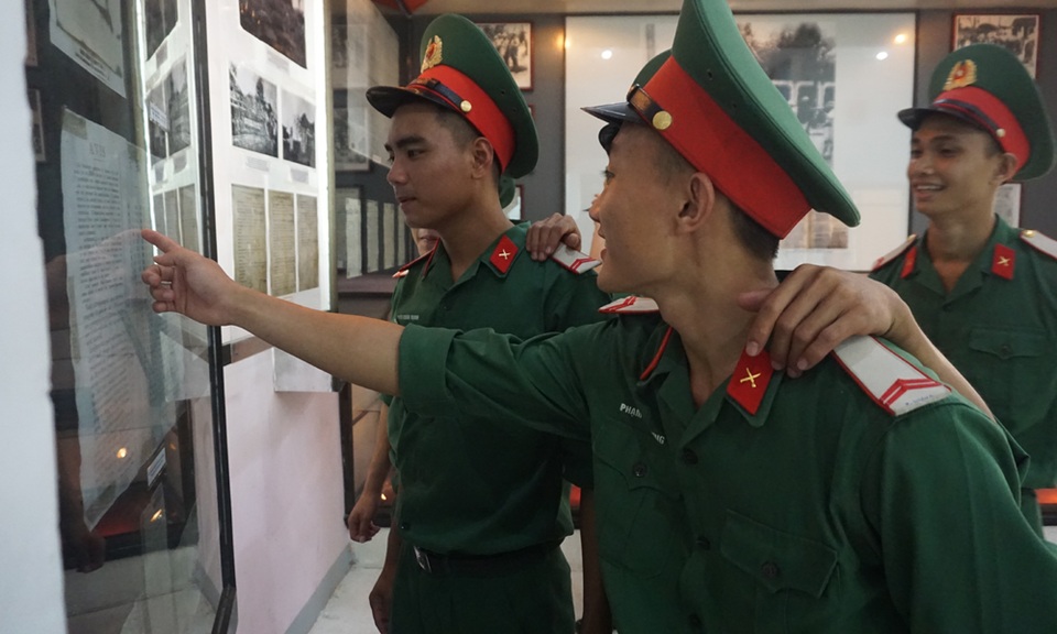 Những vũ khí trong cuộc tổng diễn tập đầu tiên của Cách mạng Việt Nam - 2 Những vũ khí trong cuộc tổng diễn tập đầu tiên của Cách mạng Việt Nam - 2
