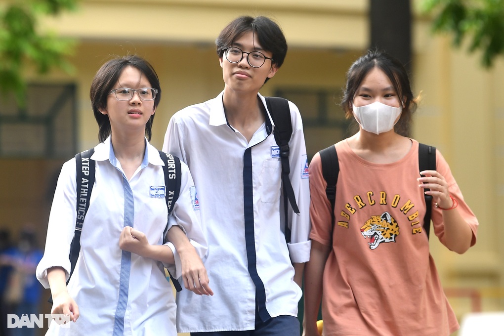 Điểm thi giáo dục công dân cao dựng đứng, sĩ tử ào ào đổi tổ hợp xét tuyển - 1 Điểm thi giáo dục công dân cao dựng đứng, sĩ tử ào ào đổi tổ hợp xét tuyển - 1