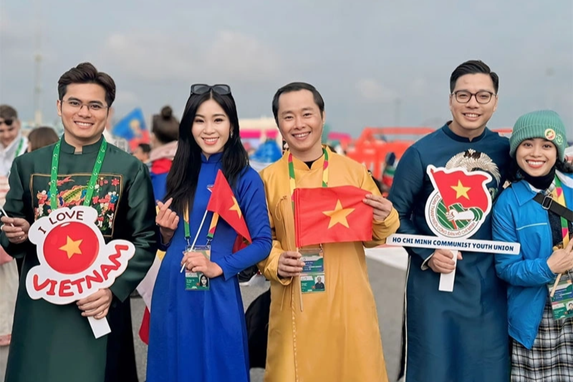 Nữ ca sĩ Hà Nội kể phút xúc động khi xẩm ngân vang ngoài biên giới Việt Nam - 2 Nữ ca sĩ Hà Nội kể phút xúc động khi xẩm ngân vang ngoài biên giới Việt Nam - 2