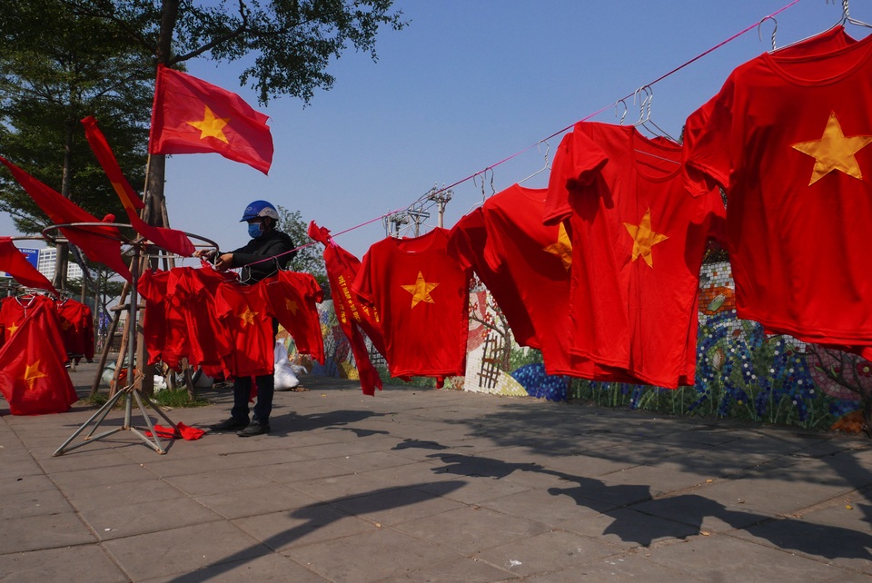 Không khí cổ vũ bóng đá rạo rực khắp Hà Nội - 3 Không khí cổ vũ bóng đá rạo rực khắp Hà Nội - 3