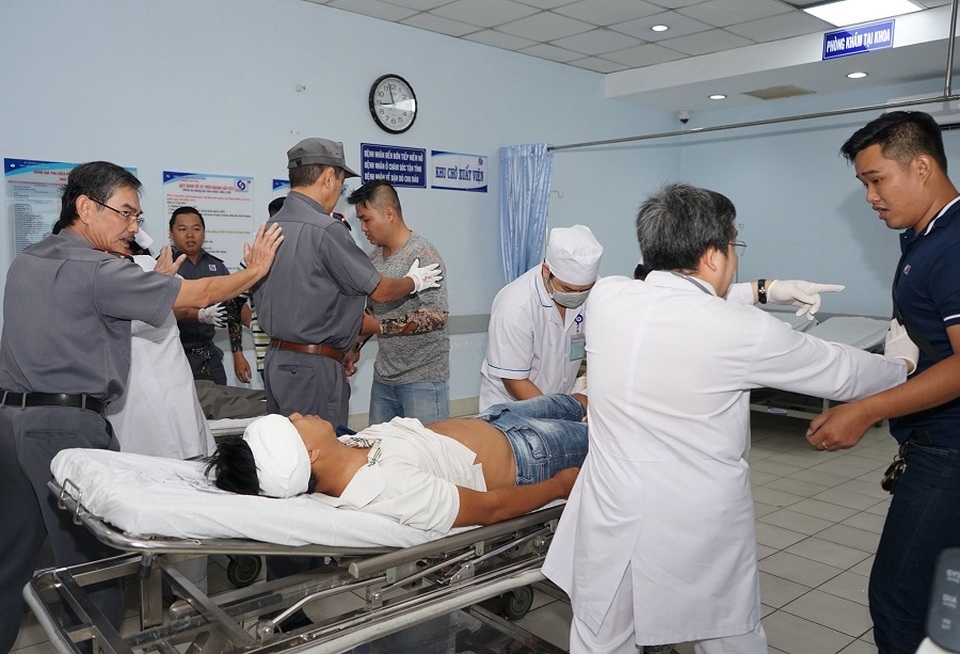 Tóm gọn nhóm giang hồ truy sát nhau trong bệnh viện - 3 Tóm gọn nhóm giang hồ truy sát nhau trong bệnh viện - 3