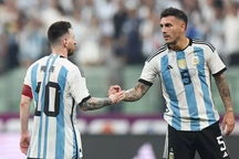Messi "cạch mặt" đồng đội ở đội tuyển Argentina