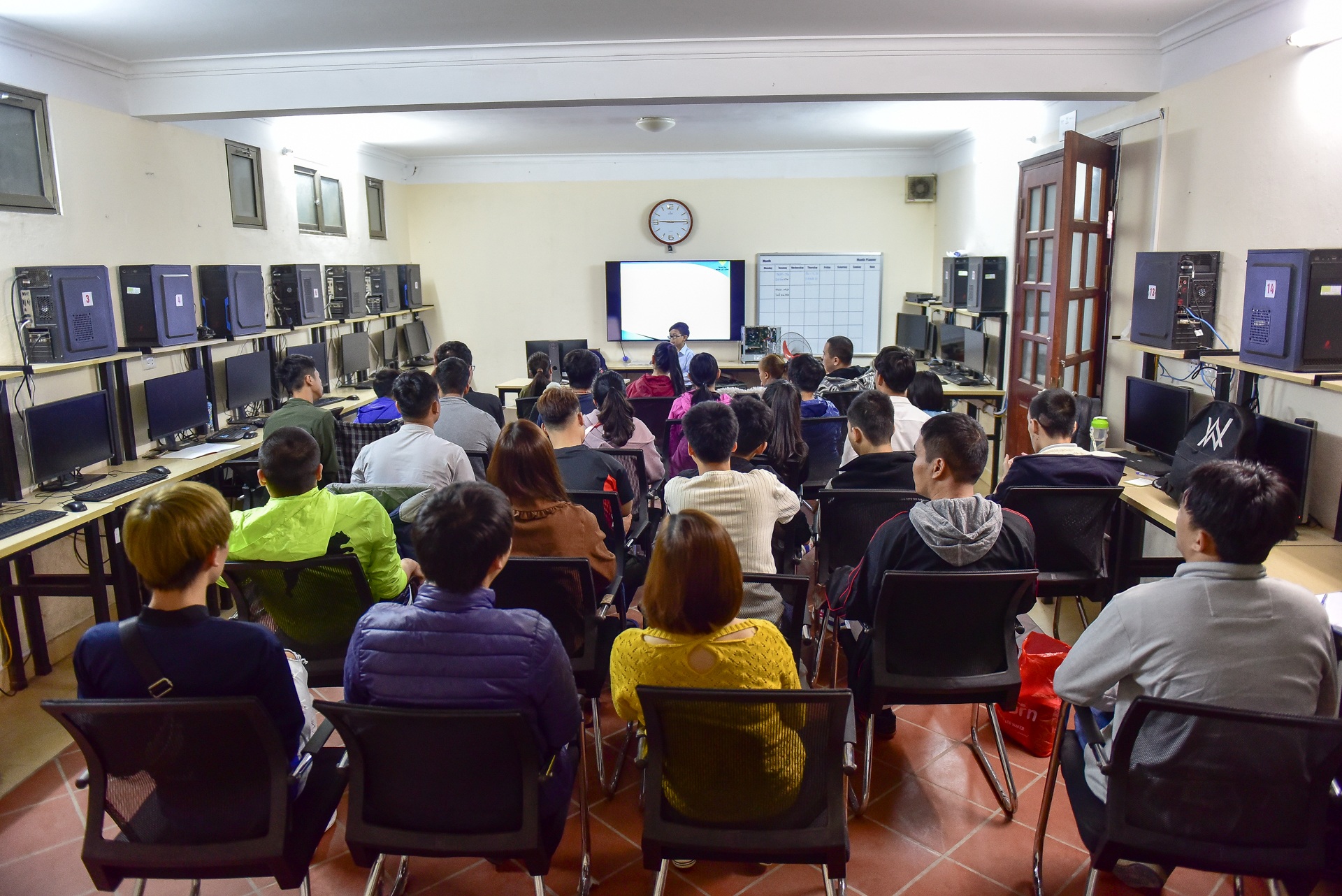 Lớp học khổng lồ của thầy giáo tí hon - 1 Lớp học khổng lồ của thầy giáo tí hon - 1