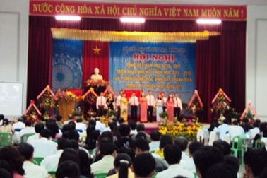 Kon Tum khen thưởng gần 150 giáo viên và học sinh