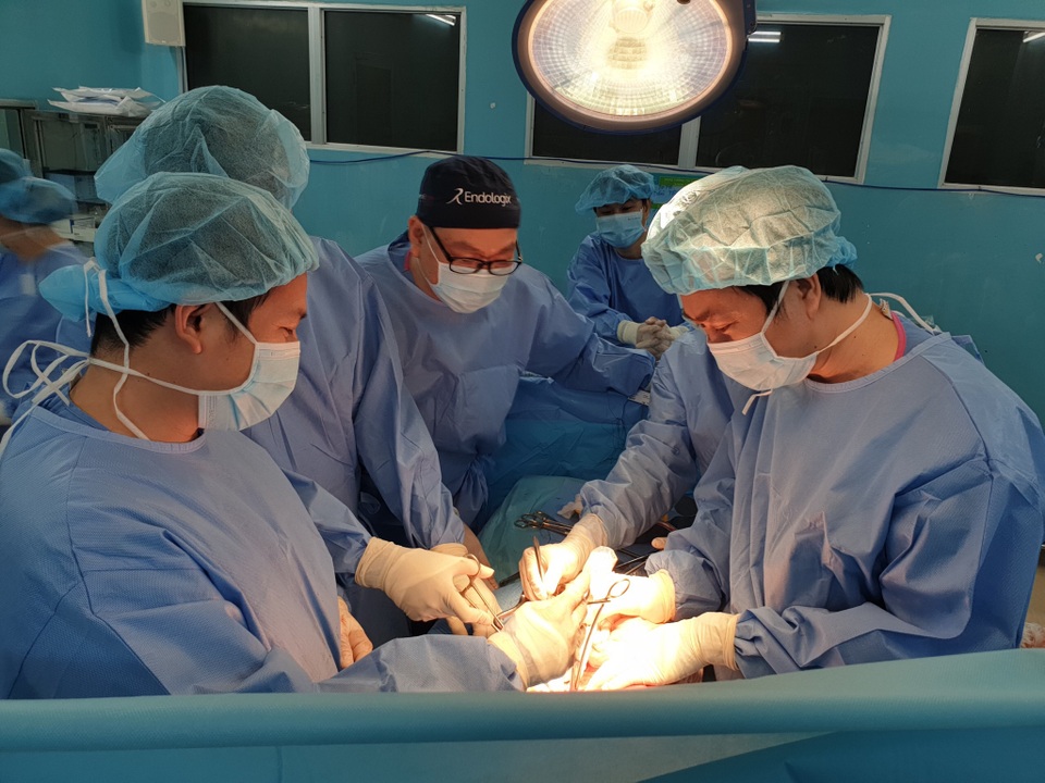 Bất ngờ nguyên nhân khiến người đàn ông ói ra máu - 1 Bất ngờ nguyên nhân khiến người đàn ông ói ra máu - 1