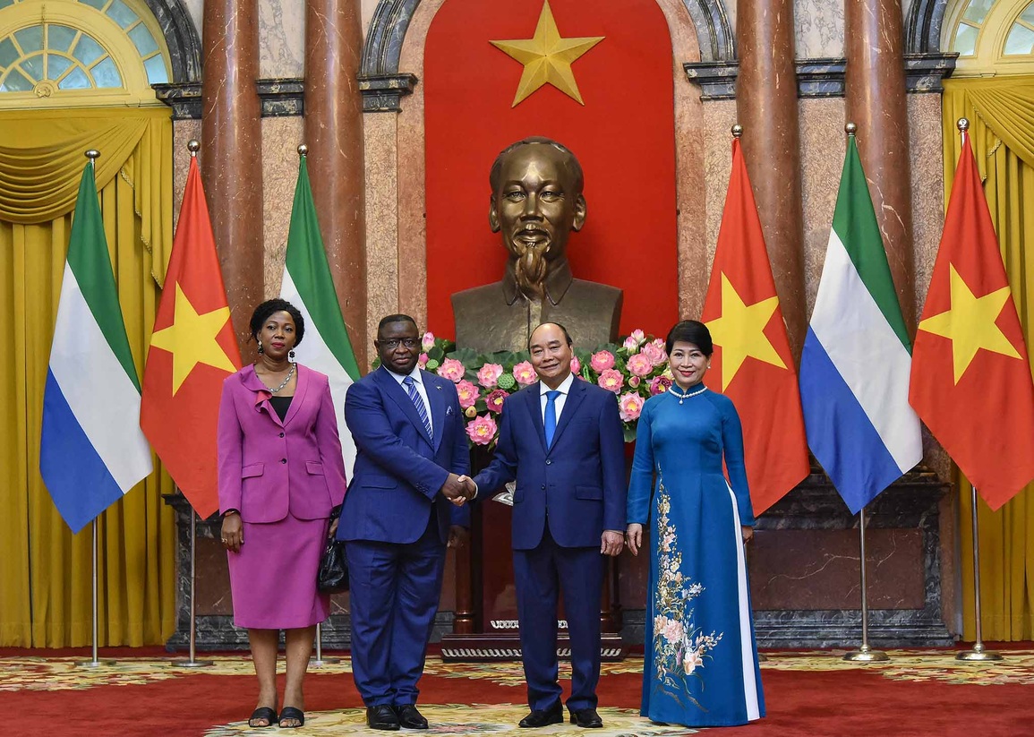 Chủ tịch nước chủ trì lễ đón Tổng thống Sierra Leone lần đầu thăm Việt Nam - 4 Chủ tịch nước chủ trì lễ đón Tổng thống Sierra Leone lần đầu thăm Việt Nam - 4