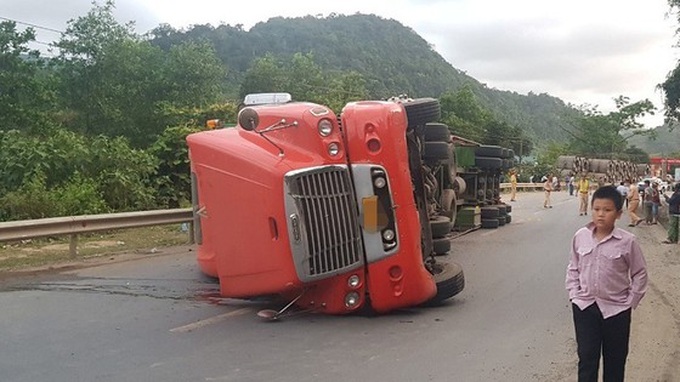 Quảng Trị: Hai ngày cuối tuần xảy ra 3 vụ tai nạn xe đầu kéo khiến 3 người tử vong - Ảnh 1.