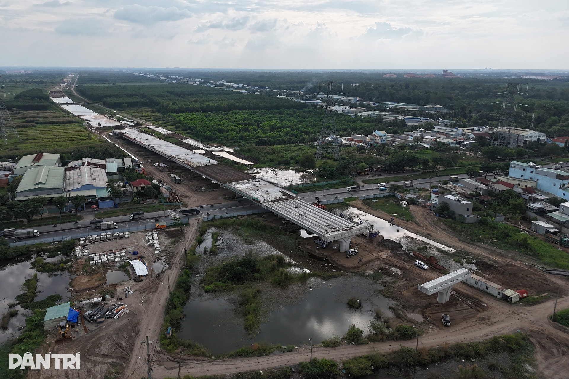 Phó Chủ tịch TPHCM kiểm tra đoạn ì ạch nhất của Vành đai 3 - 4