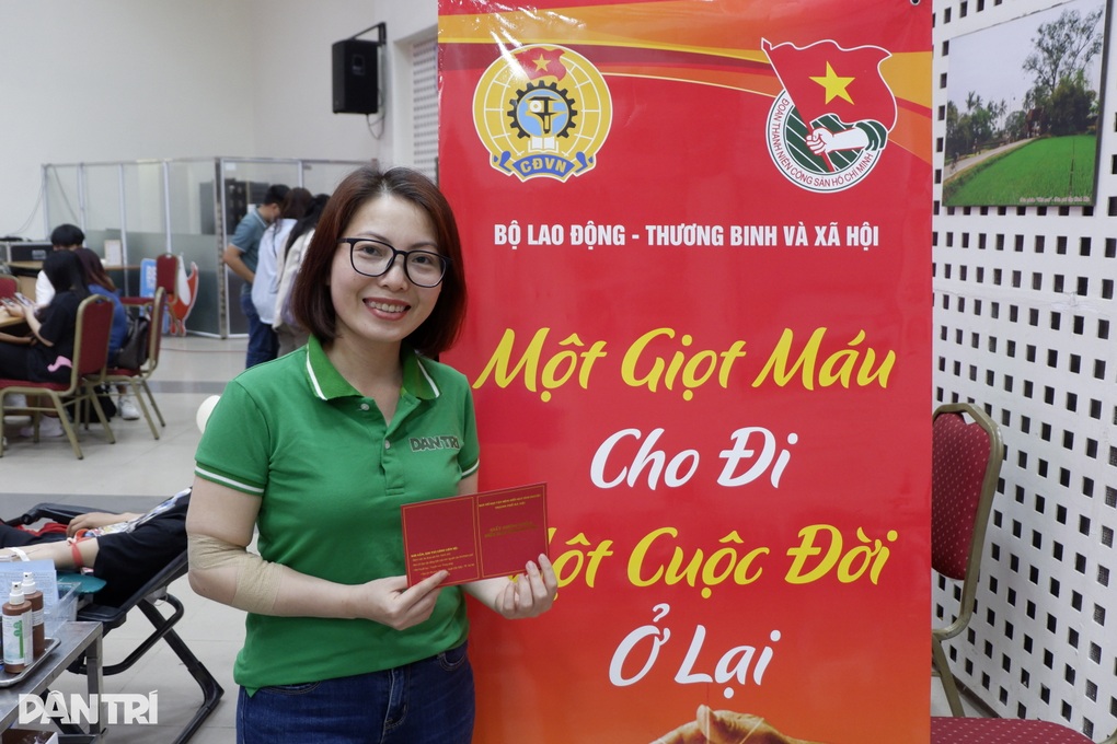 Hàng trăm cán bộ Bộ LĐ-TBXH tham gia hiến máu tình nguyện - 5 Hàng trăm cán bộ Bộ LĐ-TBXH tham gia hiến máu tình nguyện - 5