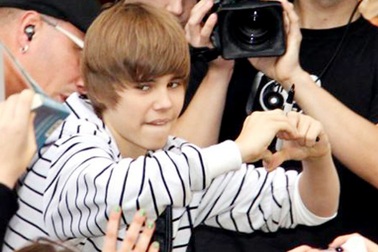 Bài học “kiếm tiền” từ hiện tượng âm nhạc Justin Bieber