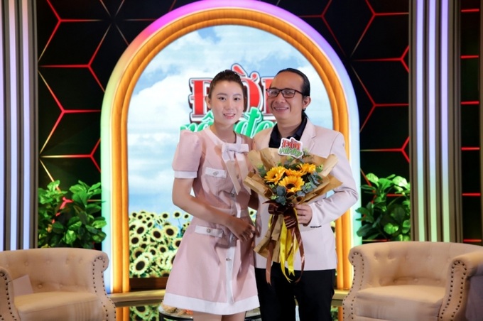  Người vợ vừa kết hôn với nhạc sĩ Hà Chương kém anh 18 tuổi.  