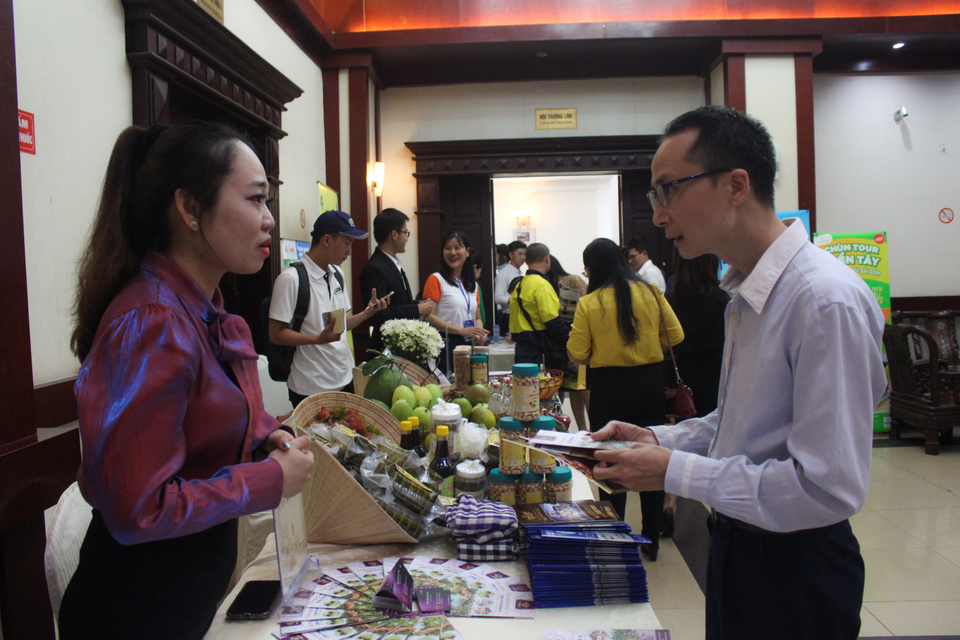 Cần Thơ kích cầu du lịch, mời khách đi “chợ nổi, miệt vườn” - 2