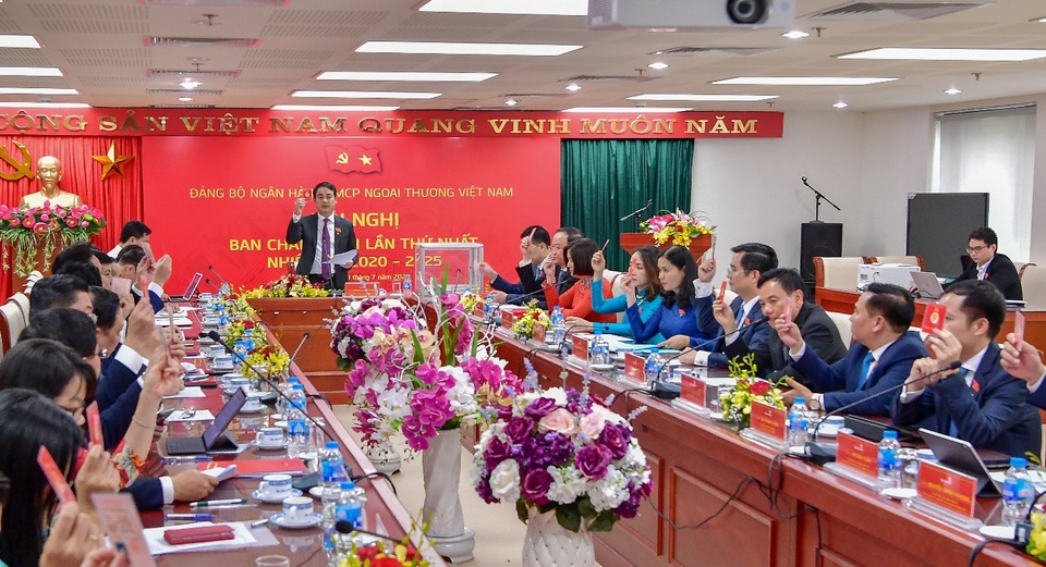 Tinh gọn bộ máy, nâng cao hiệu quả hoạt động xứng đáng là ngân hàng số 1 Việt Nam - 3 Tinh gọn bộ máy, nâng cao hiệu quả hoạt động xứng đáng là ngân hàng số 1 Việt Nam - 3