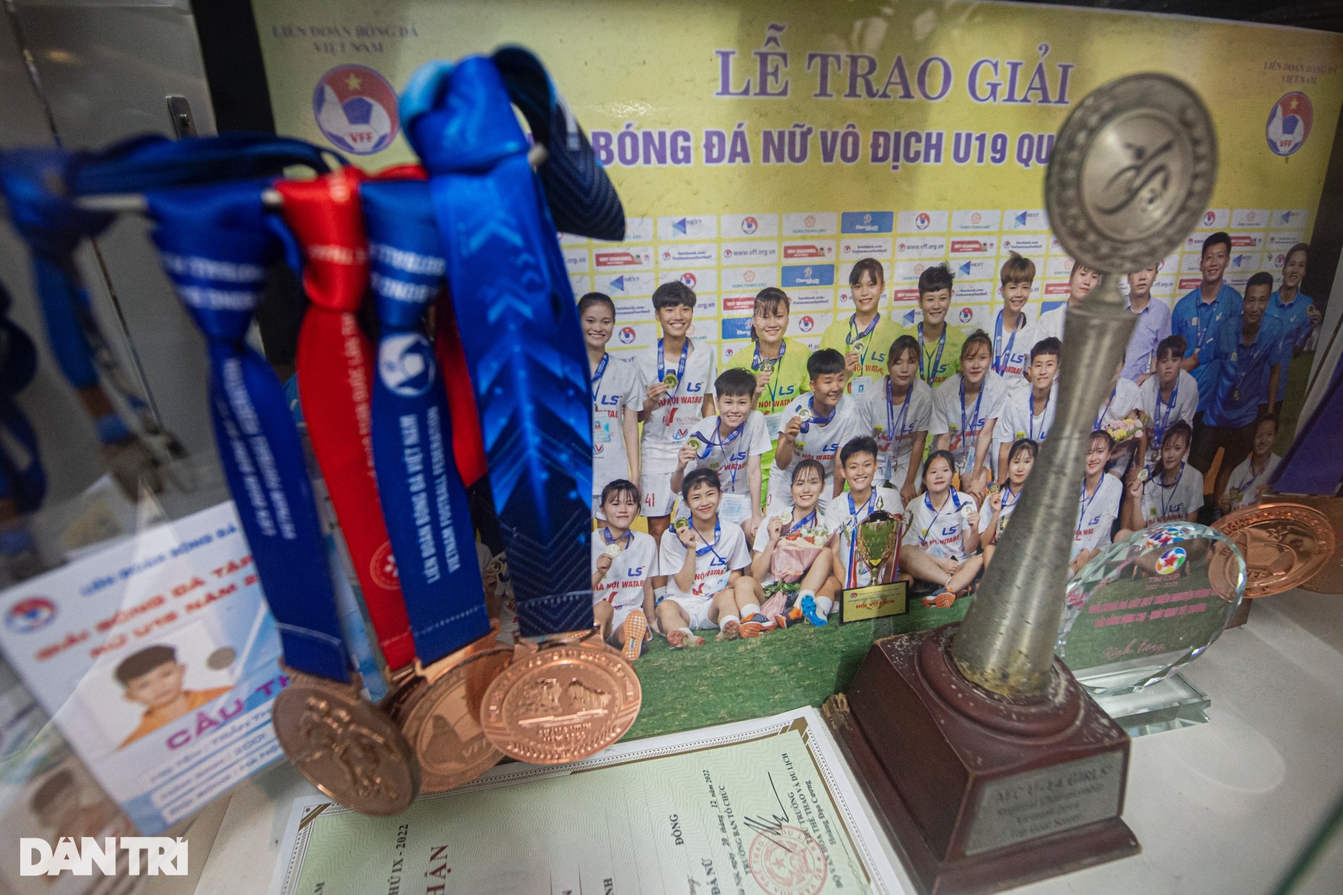 Gia đình cầu thủ số 10 Hải Linh quây quần cổ vũ hết mình cho con gái - 4 Gia đình cầu thủ số 10 Hải Linh quây quần cổ vũ hết mình cho con gái - 4