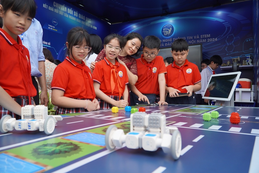 Giáo viên trẻ được hỗ trợ nhà ở và học phí của con - 1