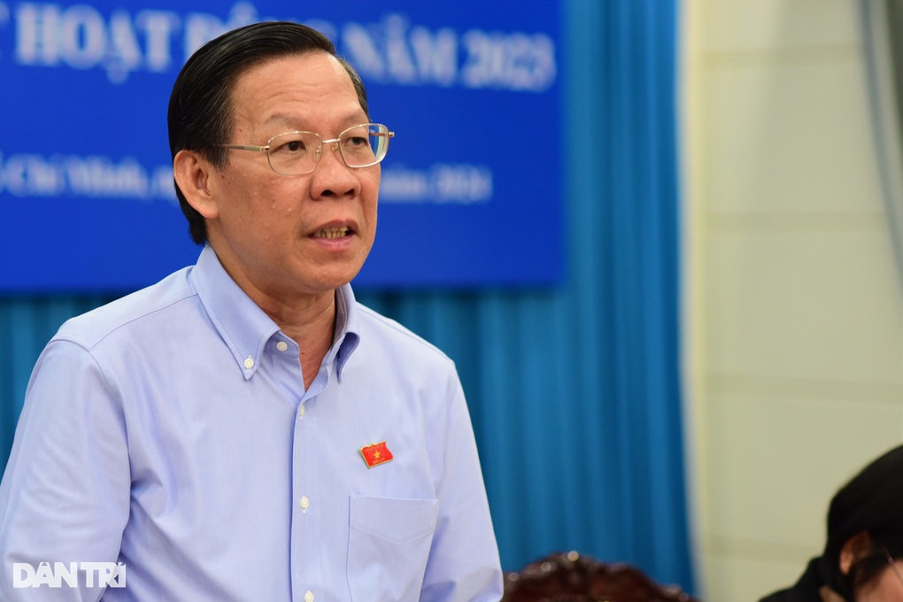 Chủ tịch TPHCM chỉ đạo kiên quyết xử lý nghiêm vi phạm về nhà, đất công - 1 Chủ tịch TPHCM chỉ đạo kiên quyết xử lý nghiêm vi phạm về nhà, đất công - 1