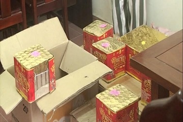 Bắt hai đối tượng dùng xe ô tô đầu kéo vận chuyển 112,8 kg pháo nổ