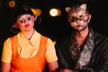 Tổ chức tiệc theo phong cách "Trò chơi con mực", người mẫu bị chỉ trích