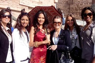 Người đẹp Hoa hậu Thế giới tham quan bảo tàng Thành Cát Tư Hãn