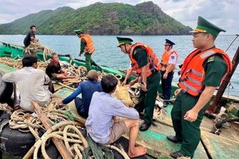 Cứu 5 ngư dân bị đắm tàu gần đặc khu Côn Đảo