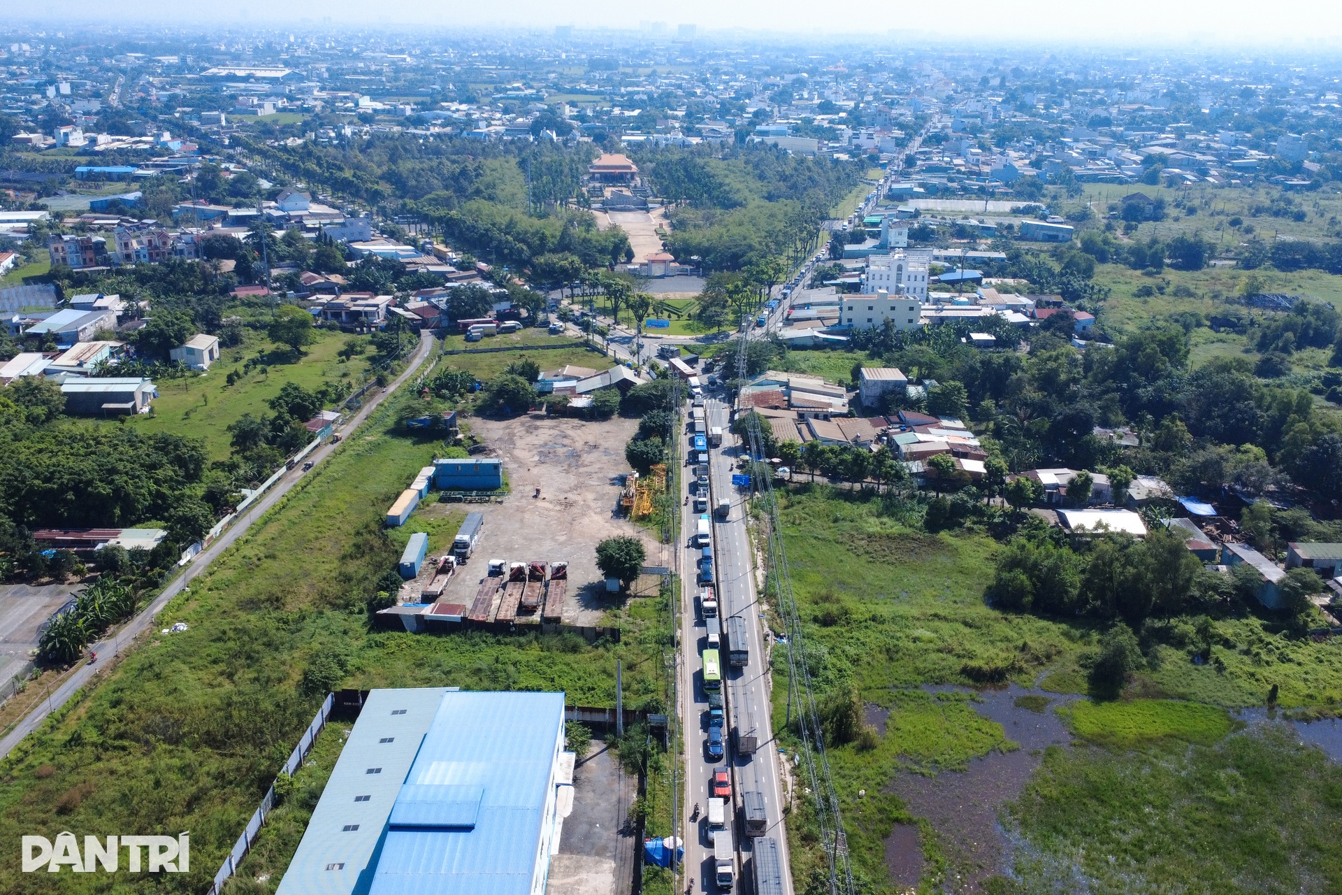 Đường huyết mạch nối TPHCM - Tây Ninh tê liệt vì kẹt xe triền miên - 9 Đường huyết mạch nối TPHCM - Tây Ninh tê liệt vì kẹt xe triền miên - 9