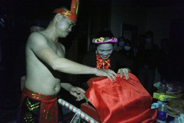 Ngượng đỏ mặt xem lễ hội "linh tinh tình phộc" lúc nửa đêm