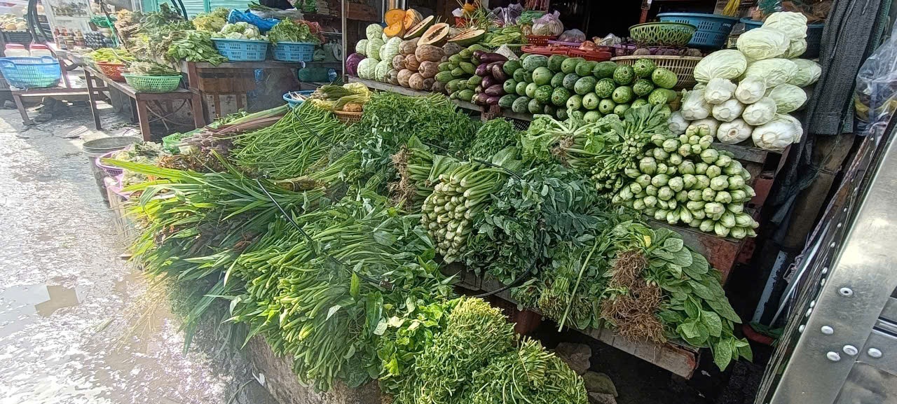 Siêu thị tăng thực phẩm ra vùng bão Bualoi, không để khan hàng, tăng giá - 1