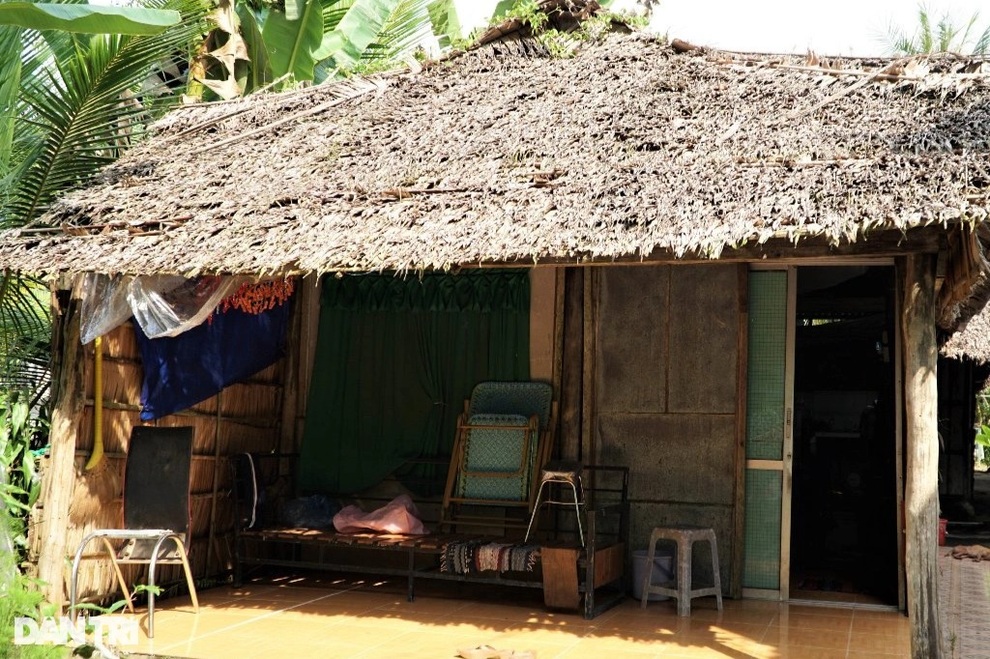 Thương cậu học trò mồ côi cha, mẹ bị ung thư, chăm bà ngoại nằm liệt giường - 4 Thương cậu học trò mồ côi cha, mẹ bị ung thư, chăm bà ngoại nằm liệt giường - 4