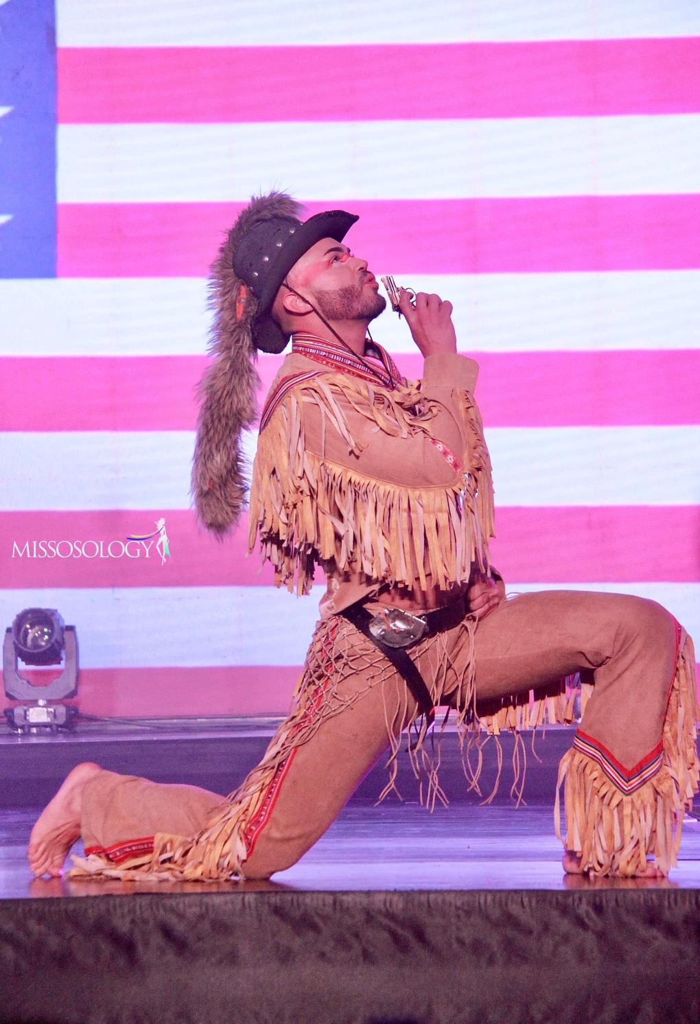 Loạt trang phục kiệm vải gây tranh cãi của thí sinh Nam vương Toàn cầu 2022 - 22