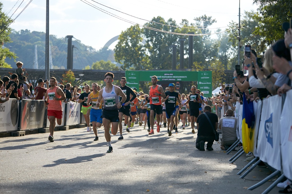 Kiev tổ chức giải chạy marathon đầu tiên kể từ khi xung đột bùng nổ - 1 Kiev tổ chức giải chạy marathon đầu tiên kể từ khi xung đột bùng nổ - 1
