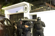 Ecuador hứng chỉ trích vì đột kích sứ quán Mexico, 2 nước cắt quan hệ