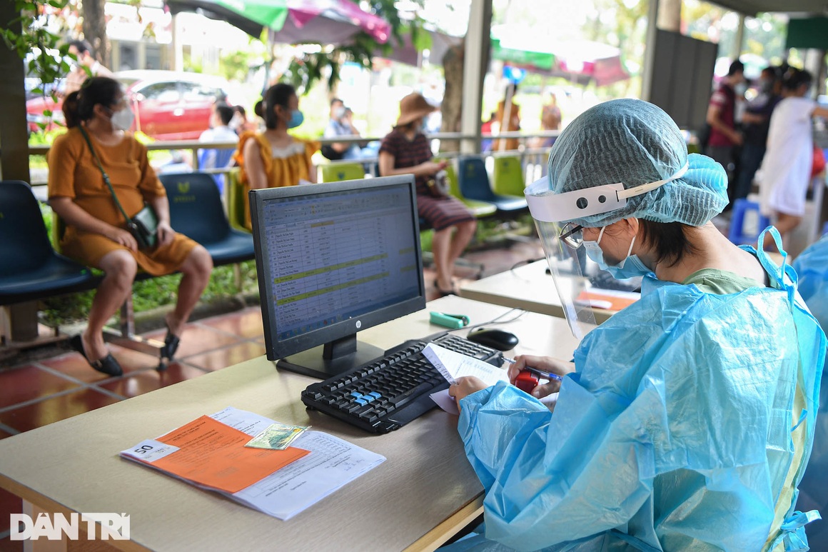Quy trình tiêm vắc xin ngừa Covid-19 cho hơn 1.000 thai phụ ở Hà Nội - 7 Quy trình tiêm vắc xin ngừa Covid-19 cho hơn 1.000 thai phụ ở Hà Nội - 7
