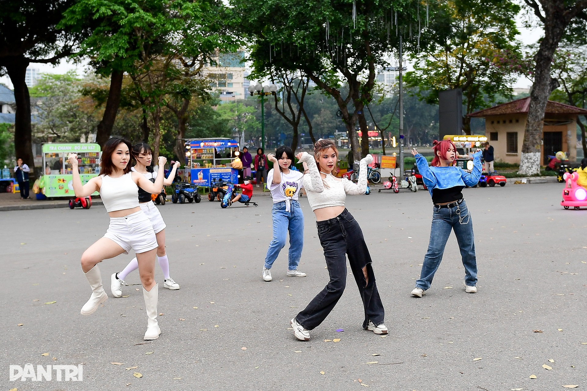 Ồ ạt phố đi bộ Hà Nội: Tại sao nơi thành công, chỗ thất bại? - 17 Ồ ạt phố đi bộ Hà Nội: Tại sao nơi thành công, chỗ thất bại? - 17