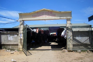 Nghệ An: Tiểu thương kêu cứu vì xã thu phí chợ trên trời?