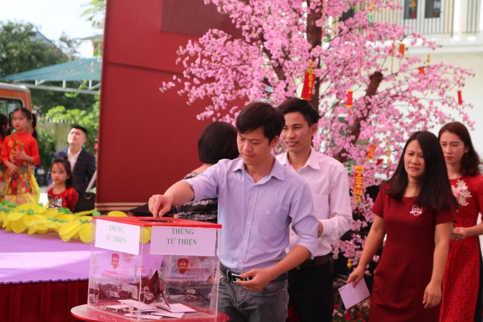 Thầy trò chung tay giúp học sinh nghèo đón Tết - 2 Thầy trò chung tay giúp học sinh nghèo đón Tết - 2