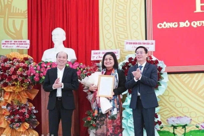 អនុប្រធានខេត្តដាក់ឡាក់ត្រូវបានផ្ទេរភារកិច្ចឱ្យក្លាយជាលេខាធិការនៃគណៈកម្មាធិការបក្សក្រុងប៊ុយនហូ - ១ Phó Chủ tịch Đắk Lắk được điều động làm Bí thư Thị ủy Buôn Hồ - 1