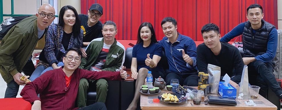 NSND Công Lý khỏe mạnh trở lại Nhà hát, chụp ảnh cùng NSND Thu Hà - 1 NSND Công Lý khỏe mạnh trở lại Nhà hát, chụp ảnh cùng NSND Thu Hà - 1