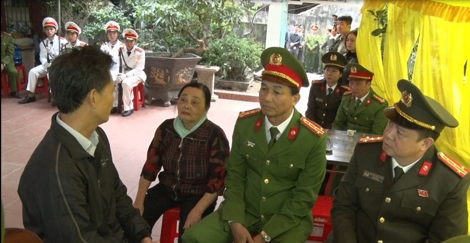 Vụ Thượng úy hy sinh: Giữ người trong trường hợp khẩn cấp 3 đối tượng - 2 Vụ Thượng úy hy sinh: Giữ người trong trường hợp khẩn cấp 3 đối tượng - 2