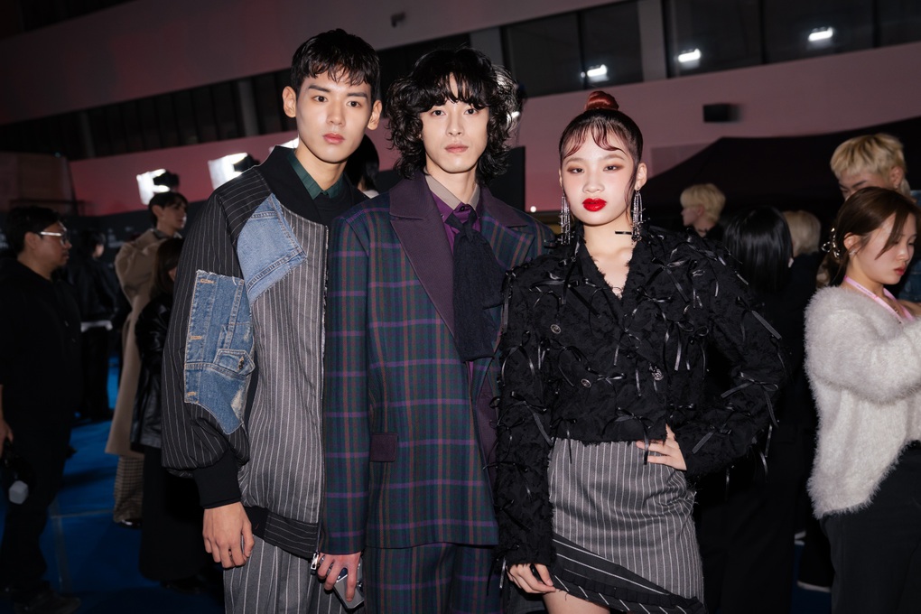 Bảo Hà khoe chân dài, Kelly Ngọc Anh catwalk trên giày cao 15cm tại Seoul - 11 Bảo Hà khoe chân dài, Kelly Ngọc Anh catwalk trên giày cao 15cm tại Seoul - 11