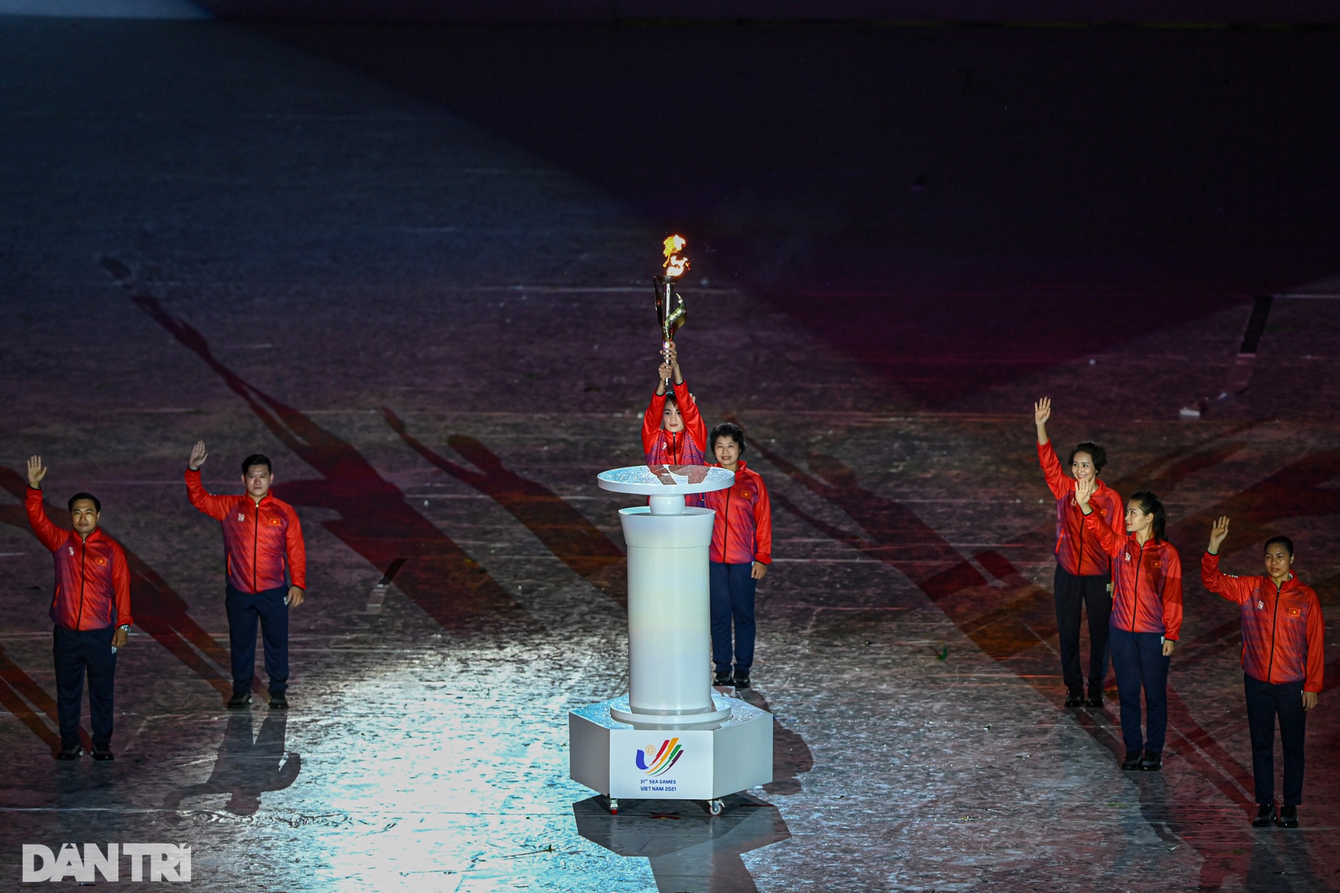 Toàn cảnh lễ khai mạc SEA Games 31: Rực rỡ chào mừng Đông Nam Á tỏa sáng - 19